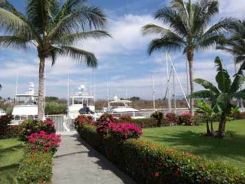 Condo Marina Grand Picture 3 - 100 9030