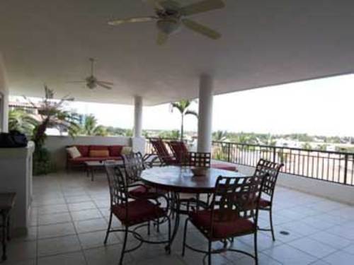 Condo Marina Grand Picture 19 - 100 9045