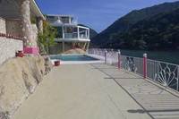 Che Che Compound