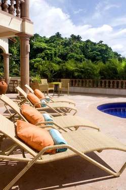 Villa Encantada Picture 8 - Poollounges