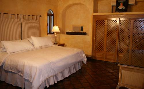 Villa Flores Picture 11 - 20-casa-flores-white-nights-suite