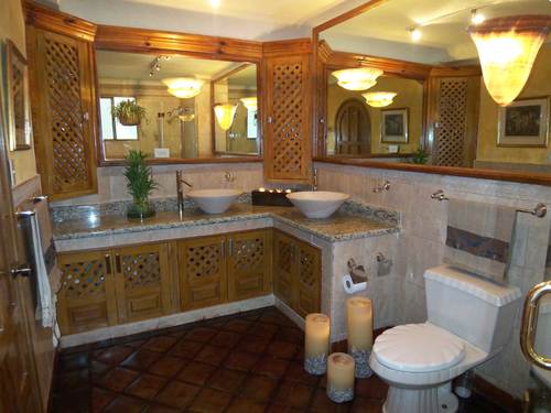 Villa Flores Picture 12 - 21-master-bath