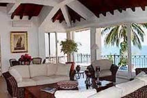 Villa Karma Picture 11 - Livingroom