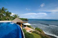 Koi, Beachfront seclusion 