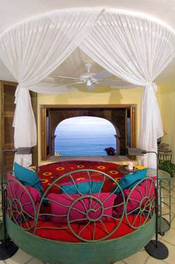 Villa La Casita Picture 12 - Roundbedroom 2