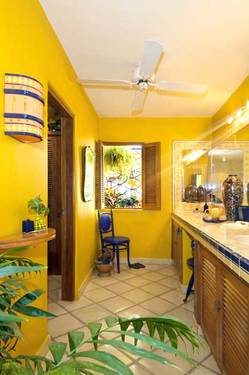 Villa La Casita Picture 20 - Yellow bath