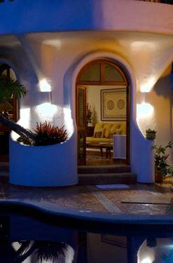 Villa Montana Picture 10 - A-door at night resize op 760x1150